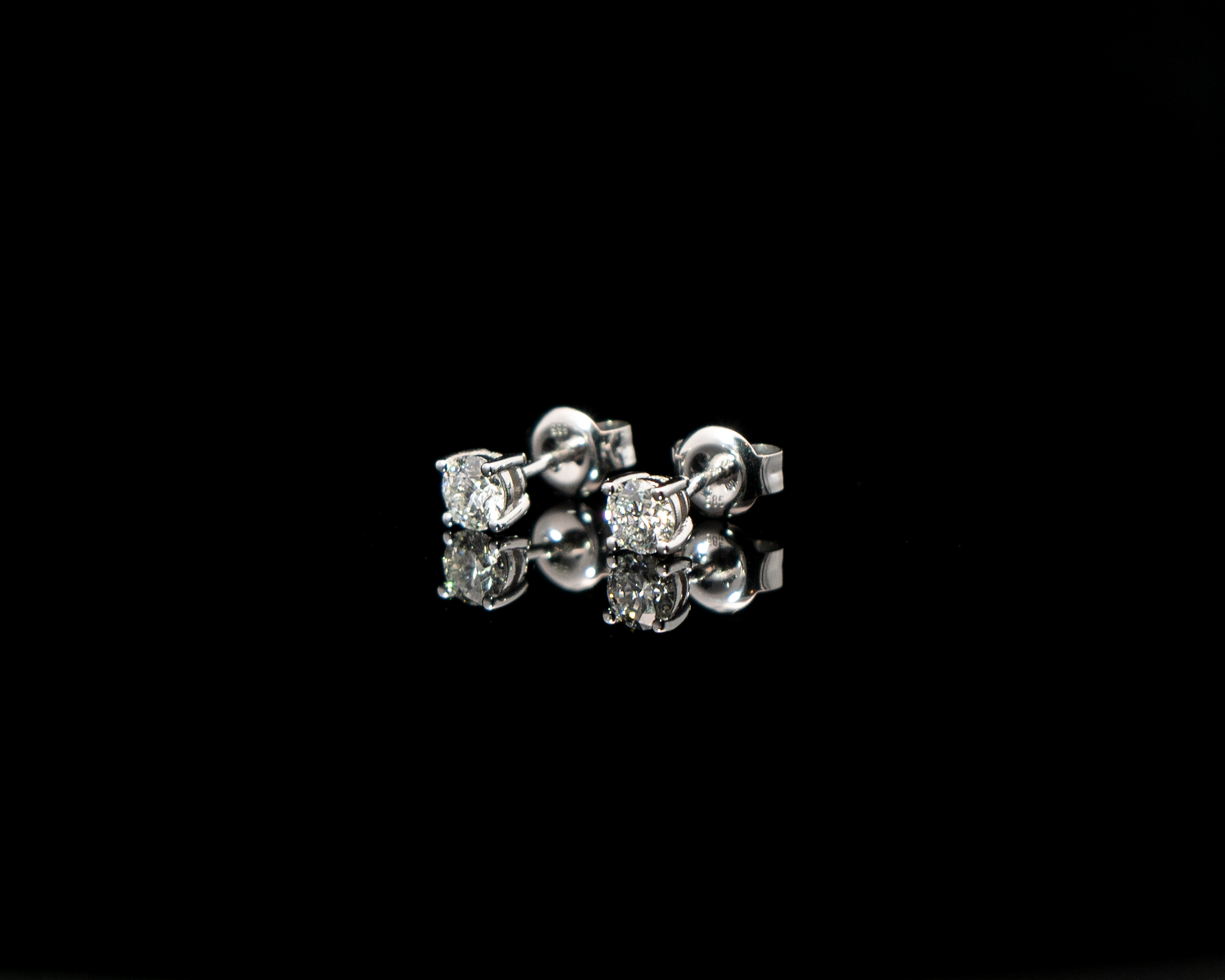 Earstuds